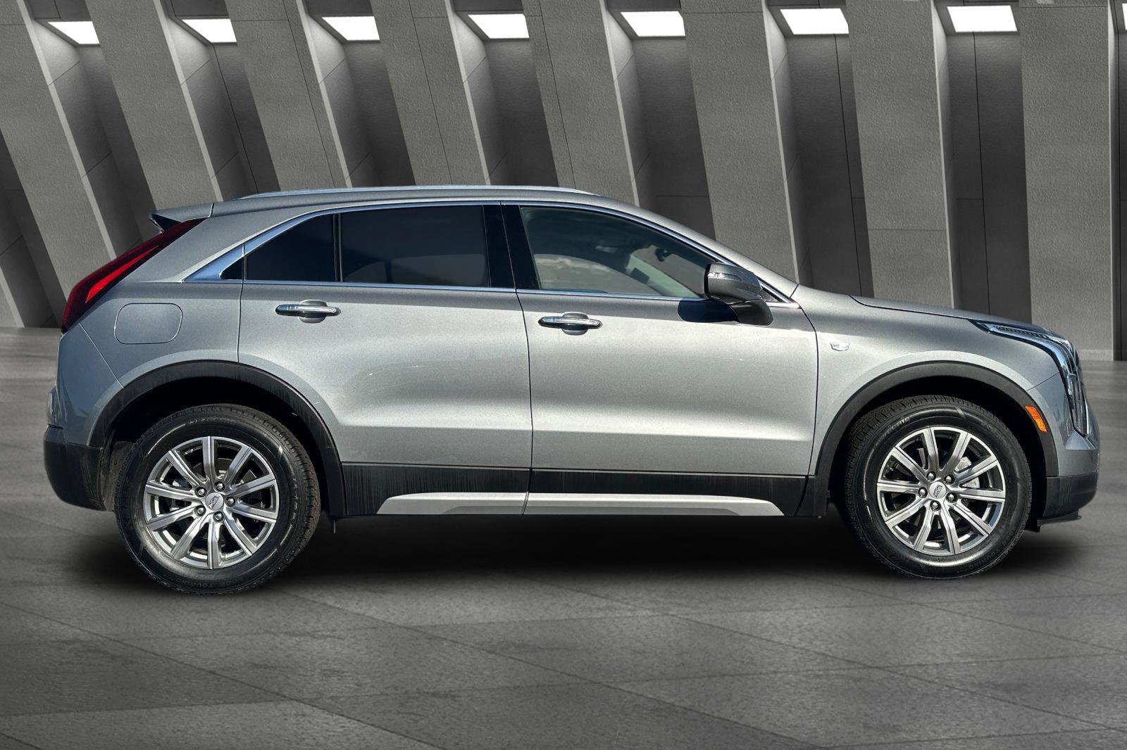 2023 Cadillac XT4 Premium Luxury photo 3