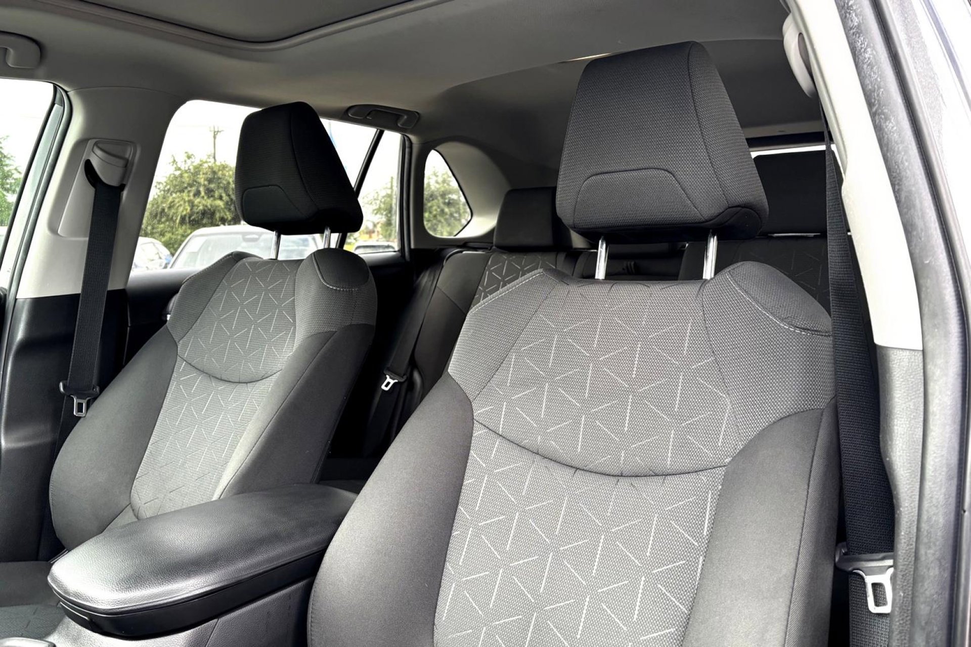 2022 Toyota RAV4 Hybrid XLE photo 8