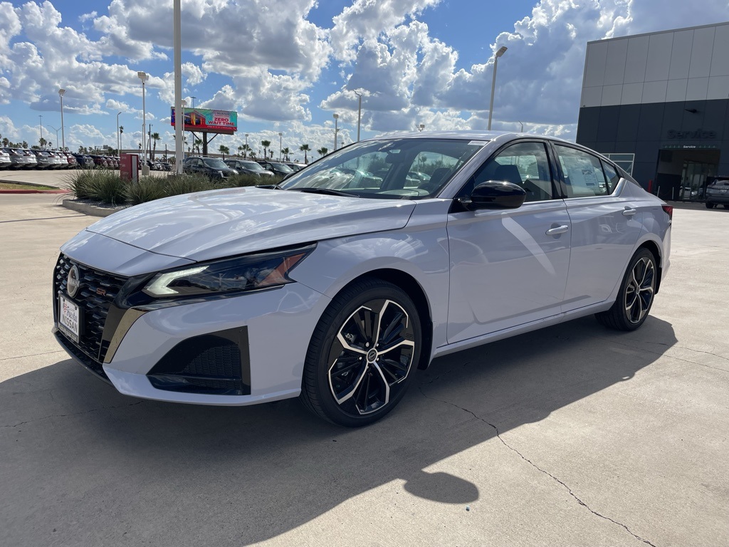 2025 Nissan Altima SR photo 6