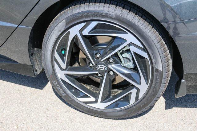 New 2025 Gray Hyundai SEL Convenience image 5