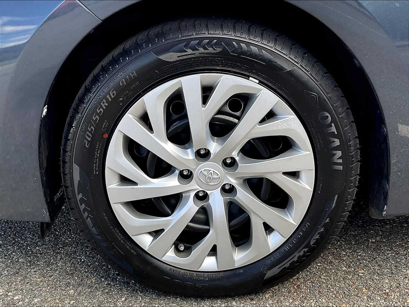 2017 Toyota Corolla LE photo 7