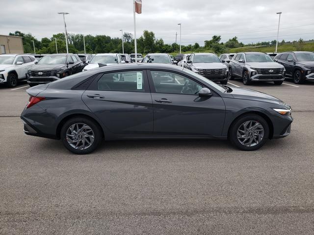 2025 Hyundai Elantra Hybrid Blue photo 4