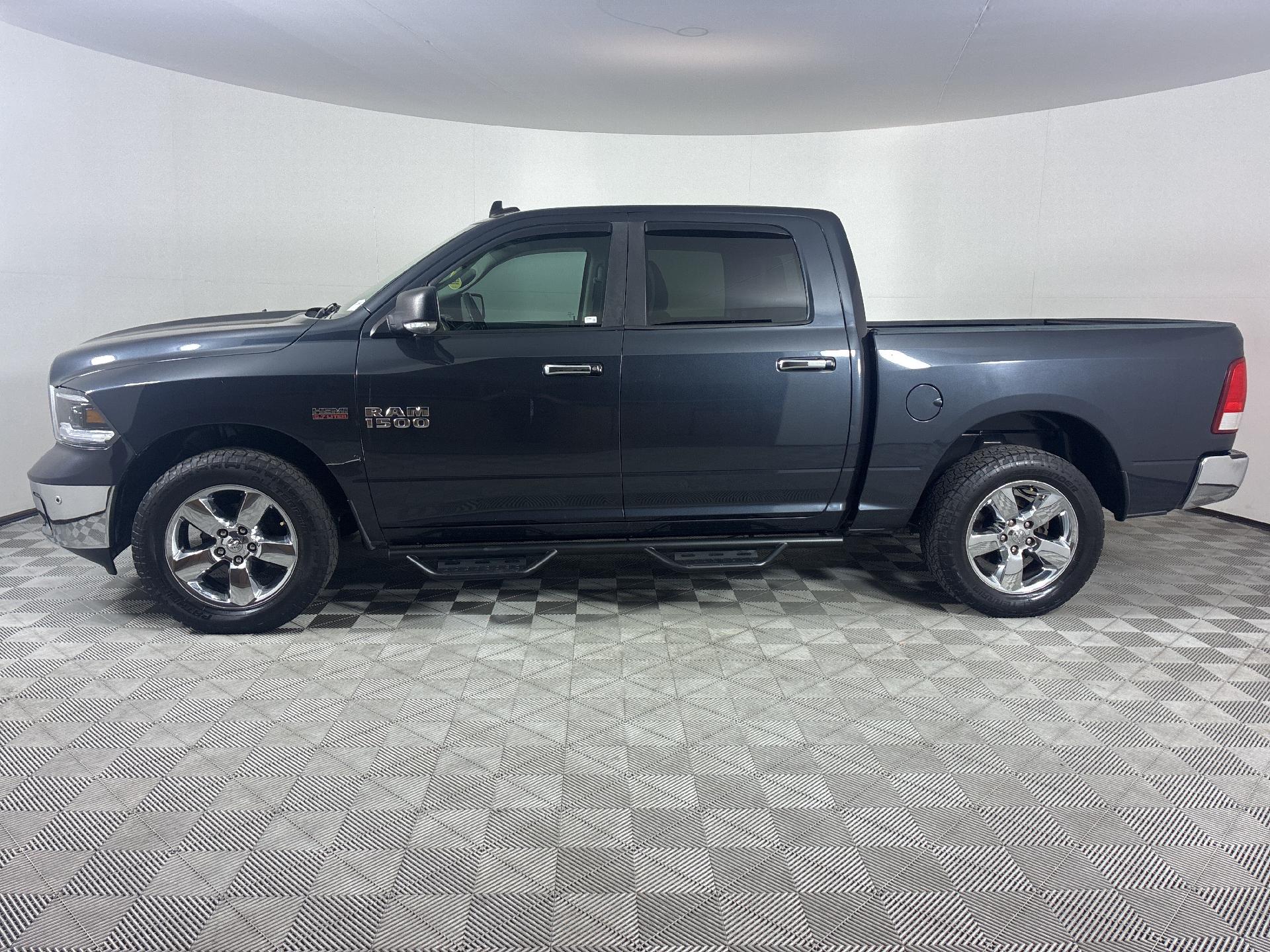2016 Ram 1500 SLT photo 2