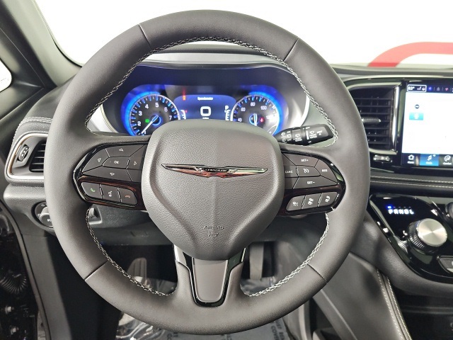 2026 Chrysler Pacifica Limited photo 14