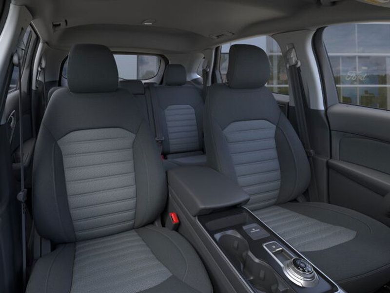2024 Ford Edge SE photo 10