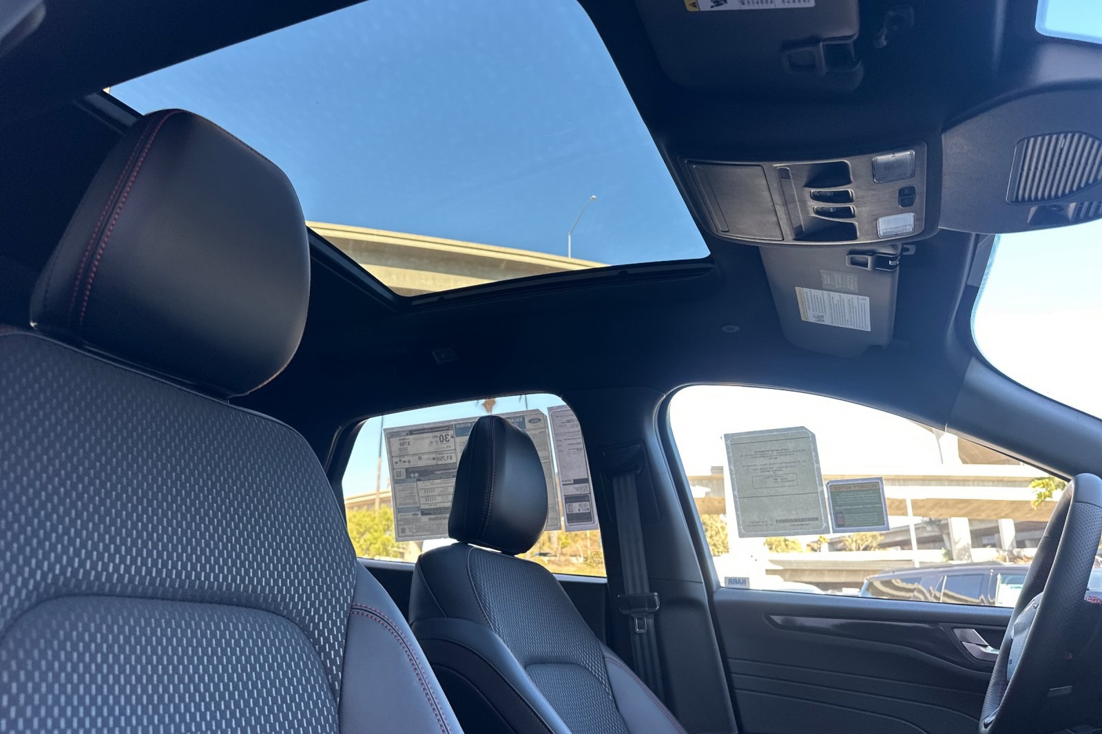 2025 Ford Escape ST-Line photo 16
