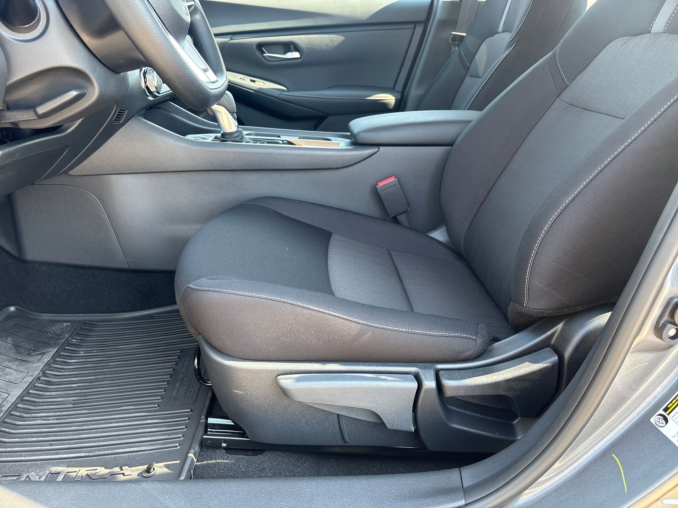 2025 Nissan Sentra SV photo 22