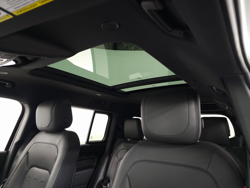 2024 LAND ROVER DEFENDER - Image 18