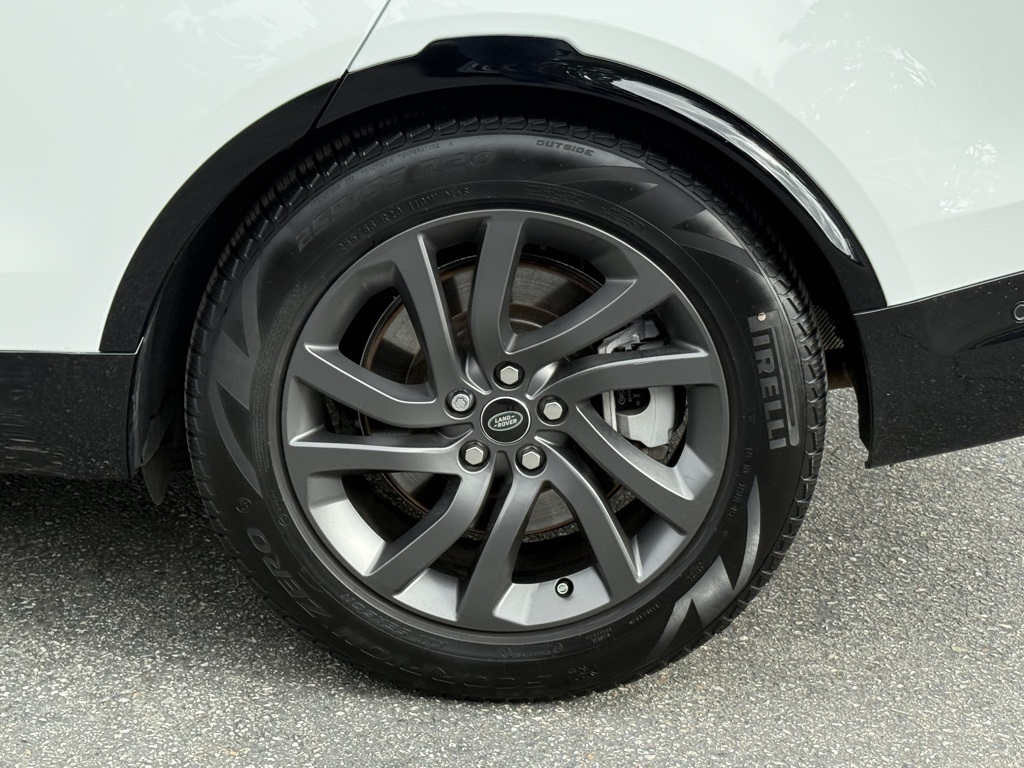 2023 Land Rover Discovery S R-Dynamic photo 9