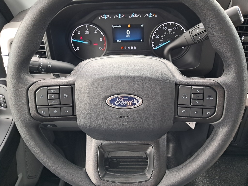 2025 Ford F-600 photo 16