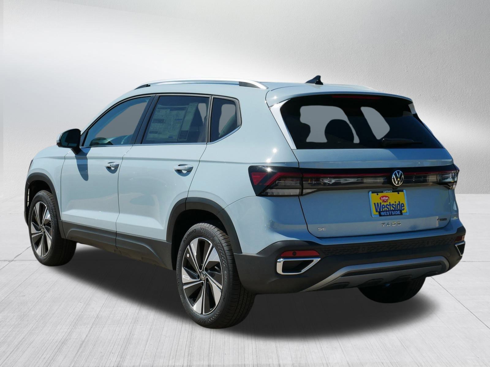 2025 Volkswagen Taos SE photo 2