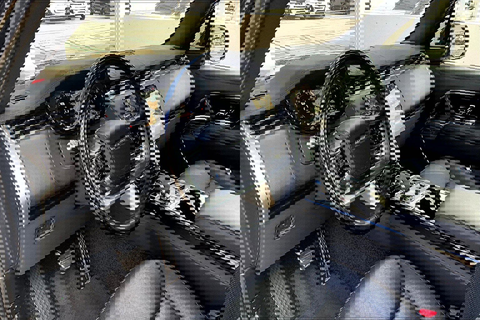 2023 Land Rover Range Rover SE photo 15