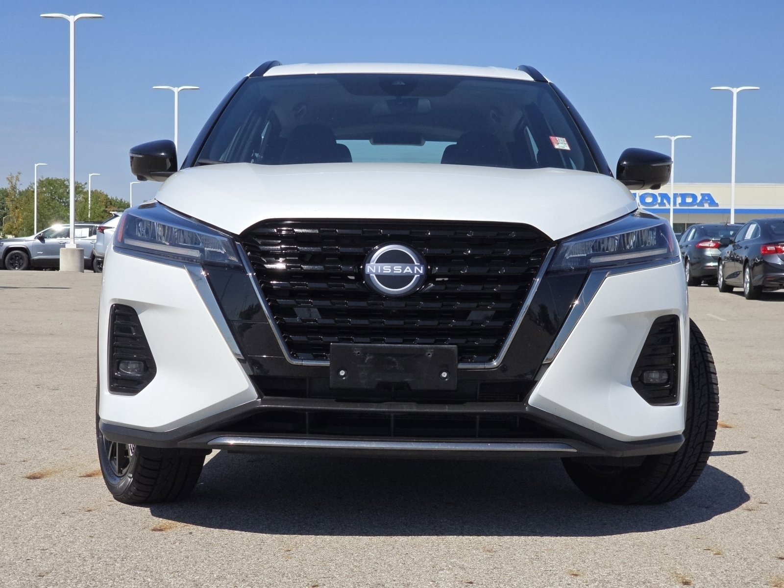 2023 Nissan Kicks SR photo 3