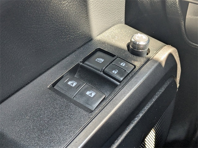 2017 Toyota Tacoma SR5 TRD Sport photo 21