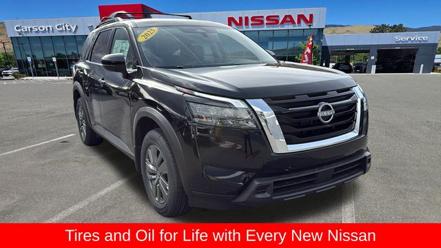 2025 Nissan Pathfinder SV's photo