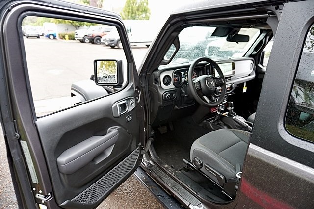 New 2025 Black Clear-Coat Exterior Paint Jeep Rubicon image 43