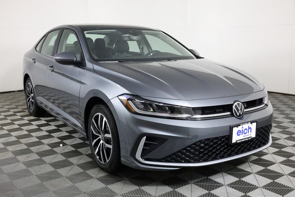 2025 Volkswagen Jetta SE's photo