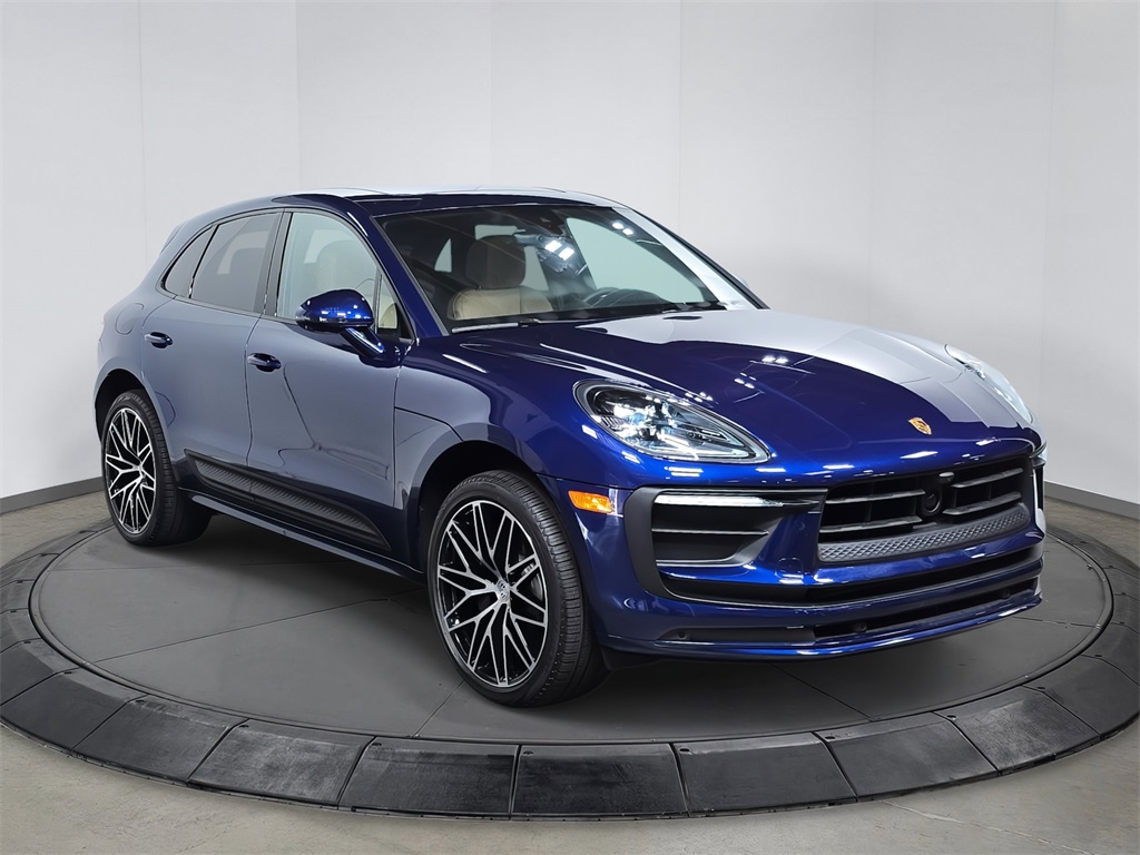 2025 Porsche Macan T photo 3