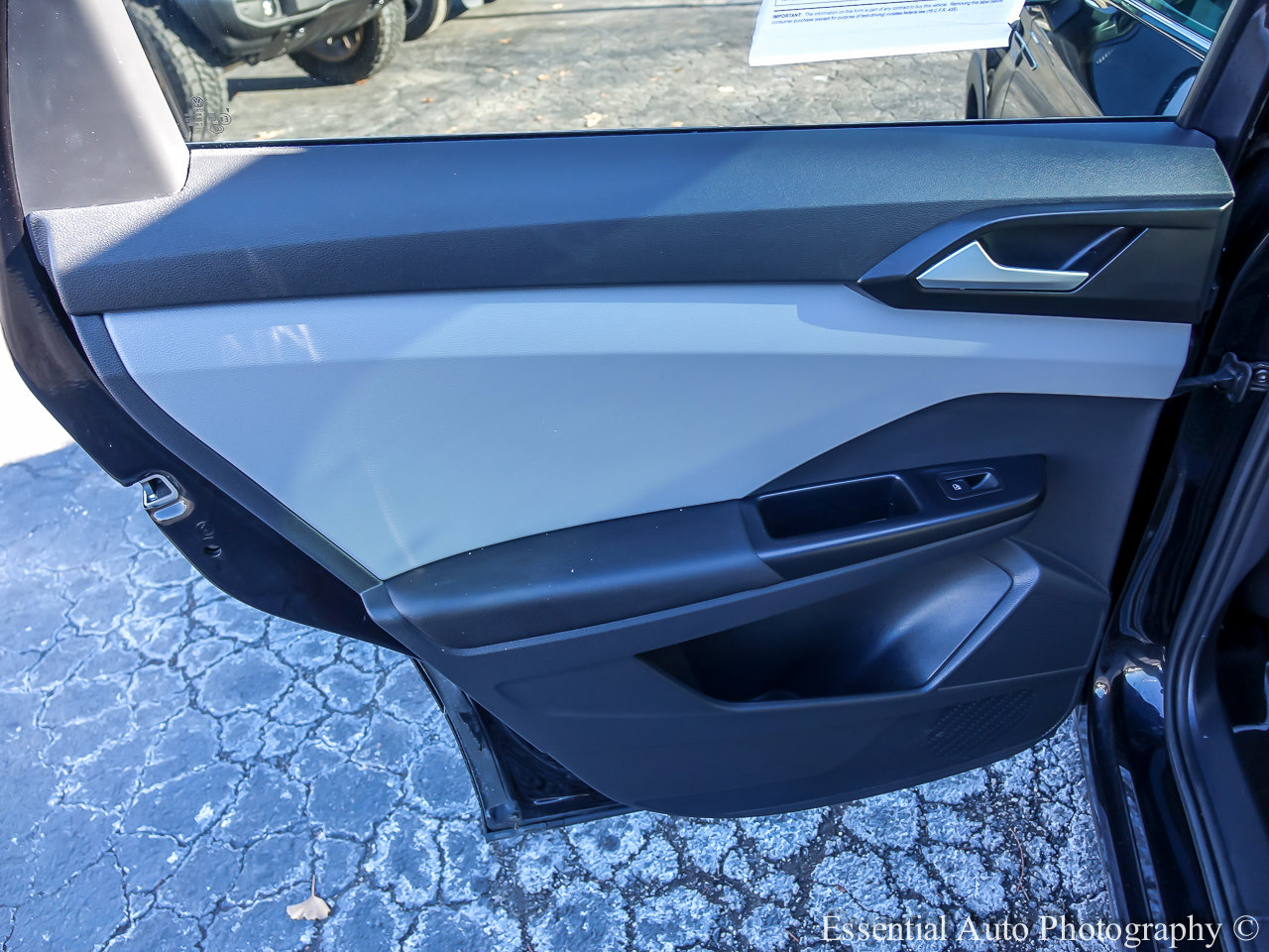 2023 VOLKSWAGEN TAOS - Image 18