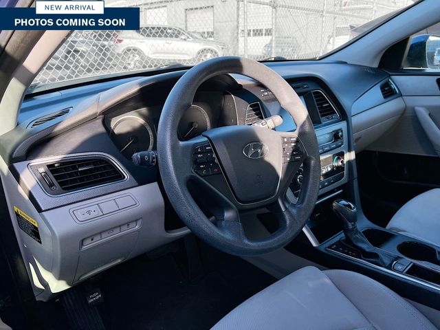 2016 Hyundai Sonata Base photo 2