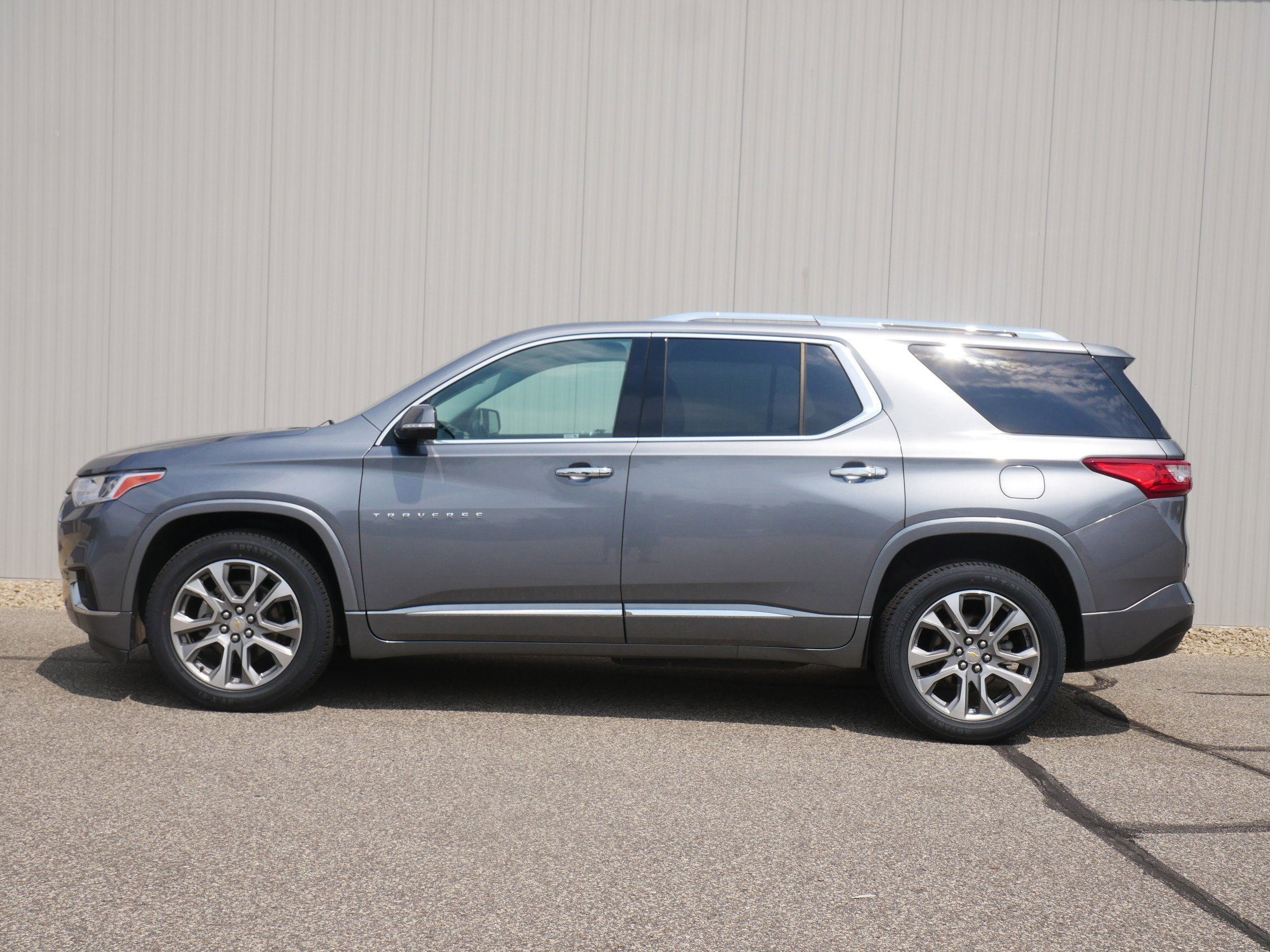 Used 2020 Chevrolet Traverse Premier with VIN 1GNEVKKWXLJ123847 for sale in Hastings, Minnesota