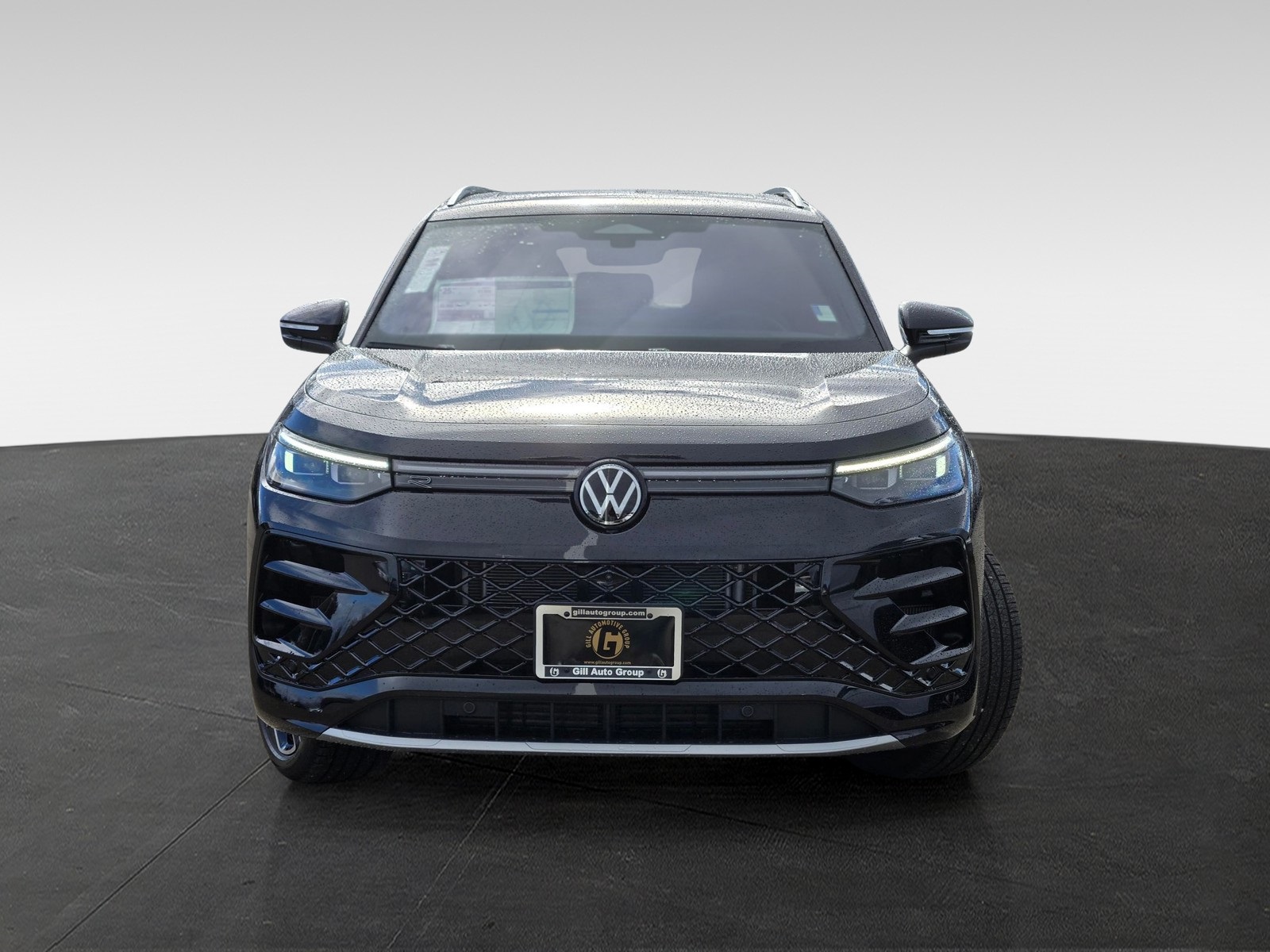 2026 Volkswagen Tiguan SEL R-Line photo 2