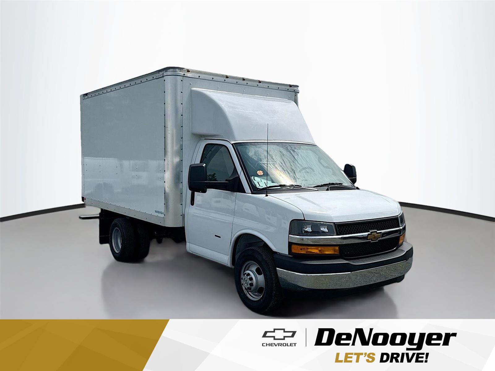 2024 Chevrolet Express Cutaway Base's photo