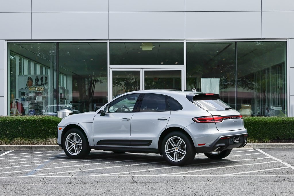 2024 Porsche Macan T photo 3