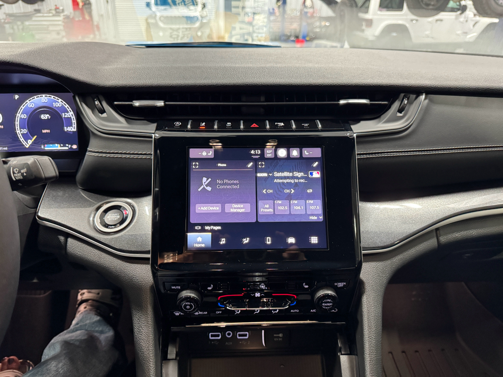 2023 Jeep Grand Cherokee Laredo Altitude photo 31