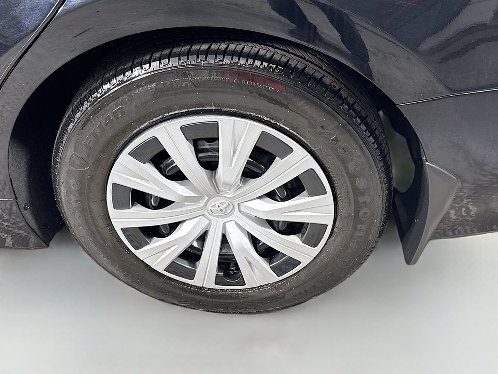 2023 Toyota Camry Hybrid LE photo 23