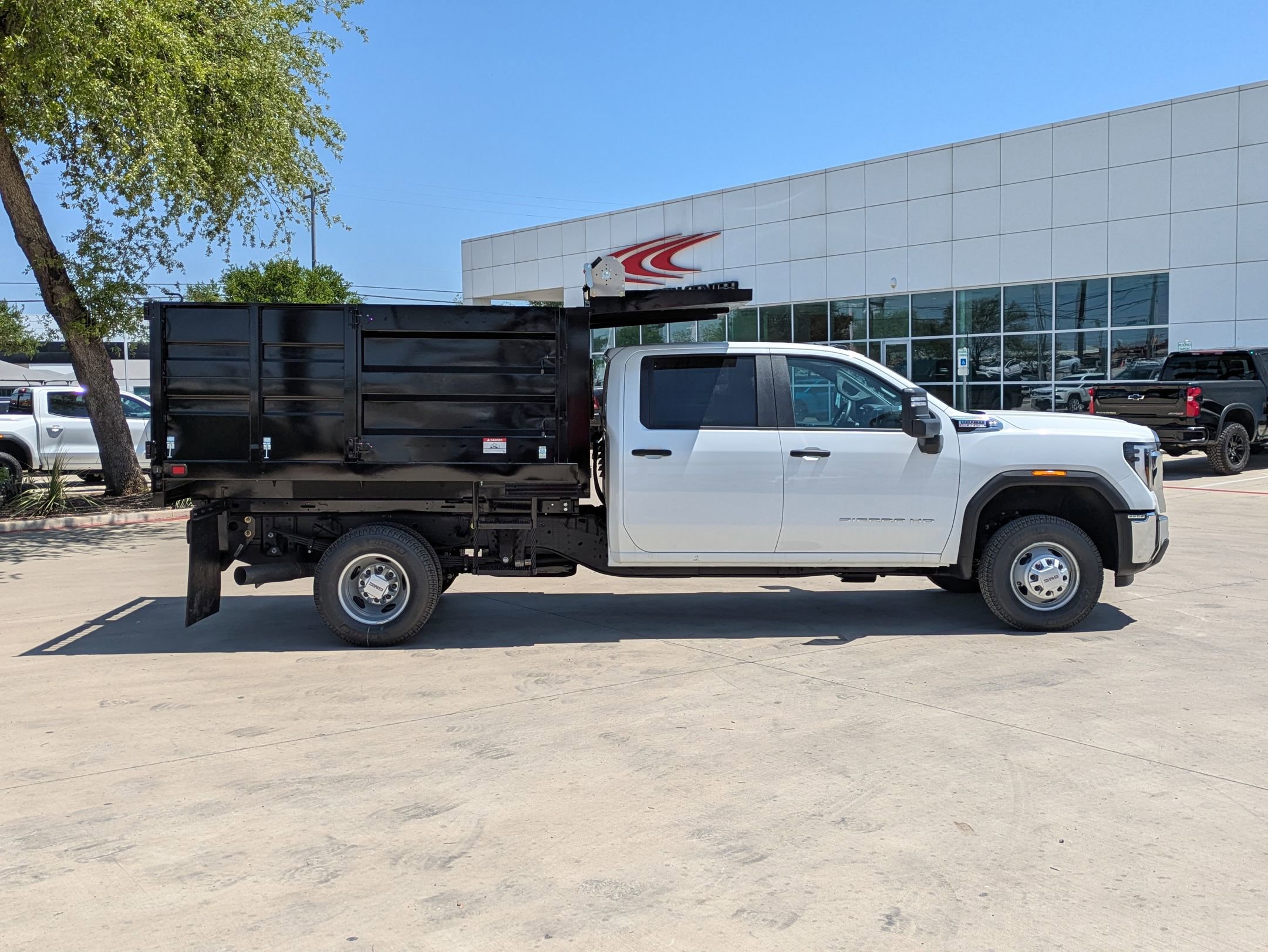 2025 Gmc Sierra 3500 HD Pro photo 3