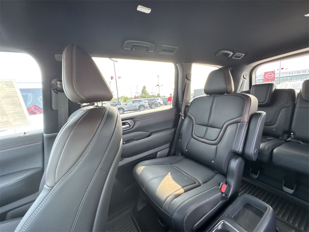 2025 Nissan Armada SL photo 12