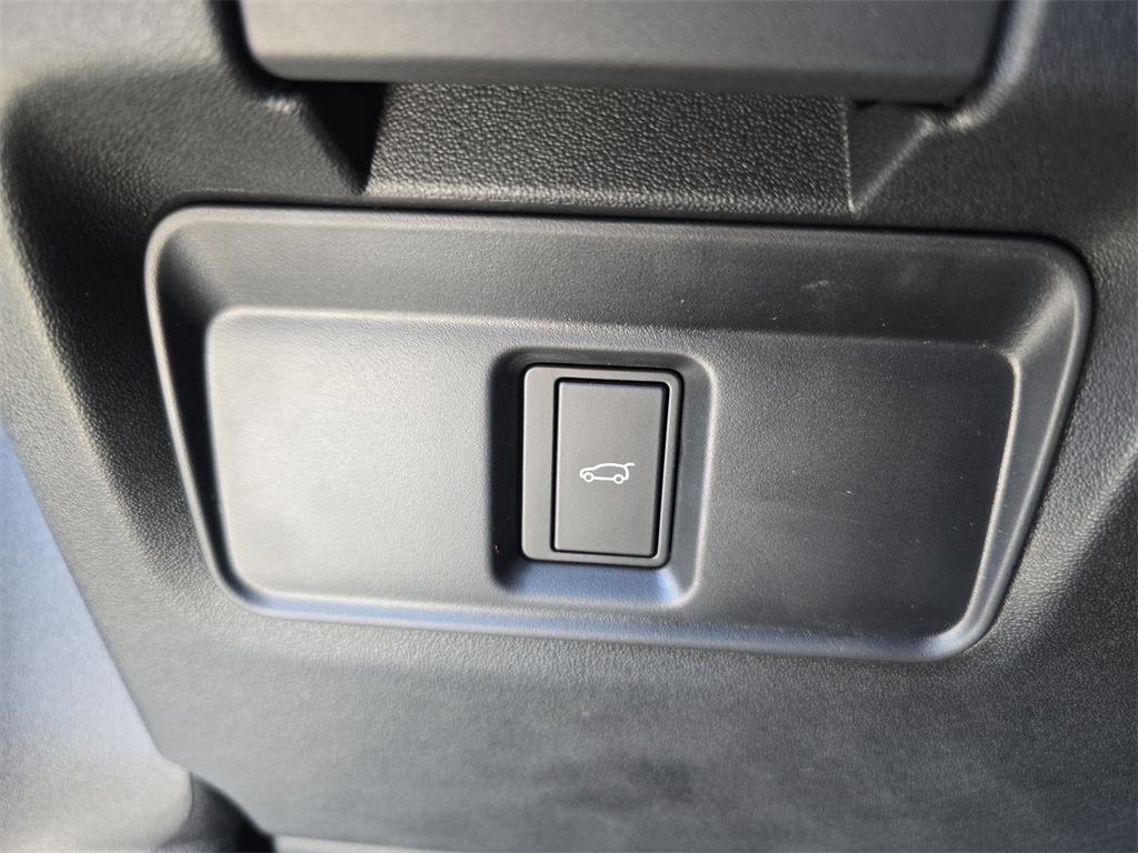 2025 Land Rover Discovery Sport SE photo 24