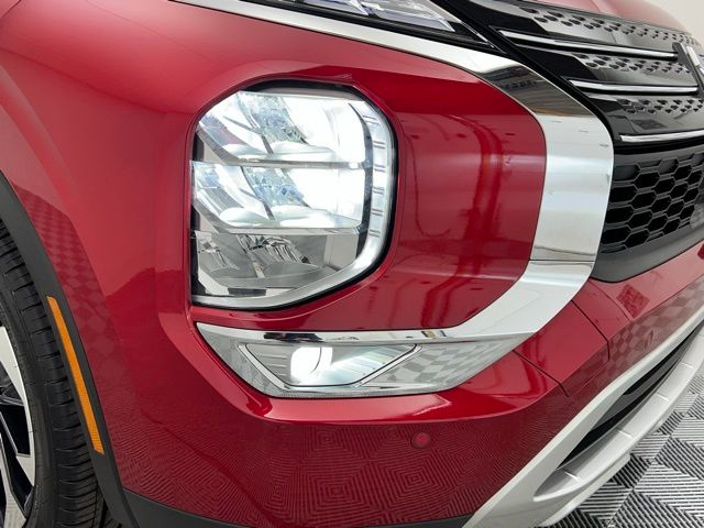 2024 Mitsubishi Outlander SE photo 4
