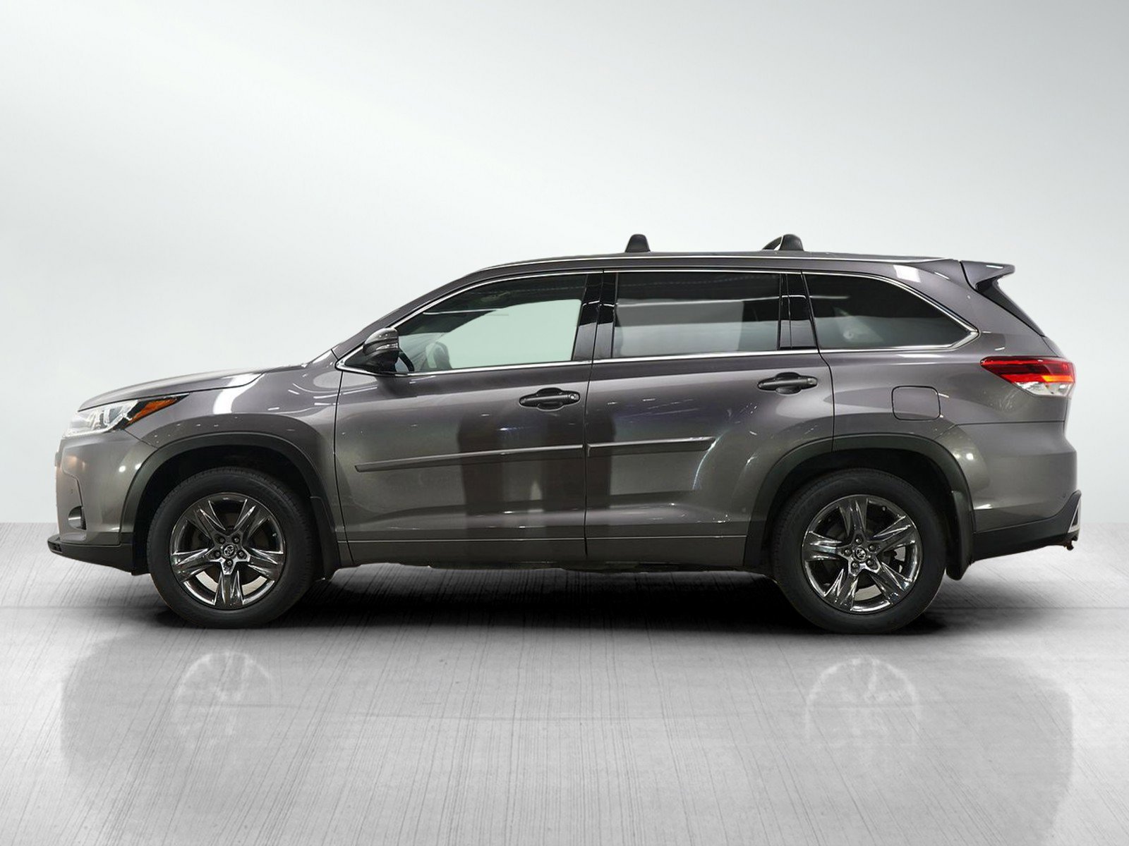 2019 Toyota Highlander Limited Platinum photo 2