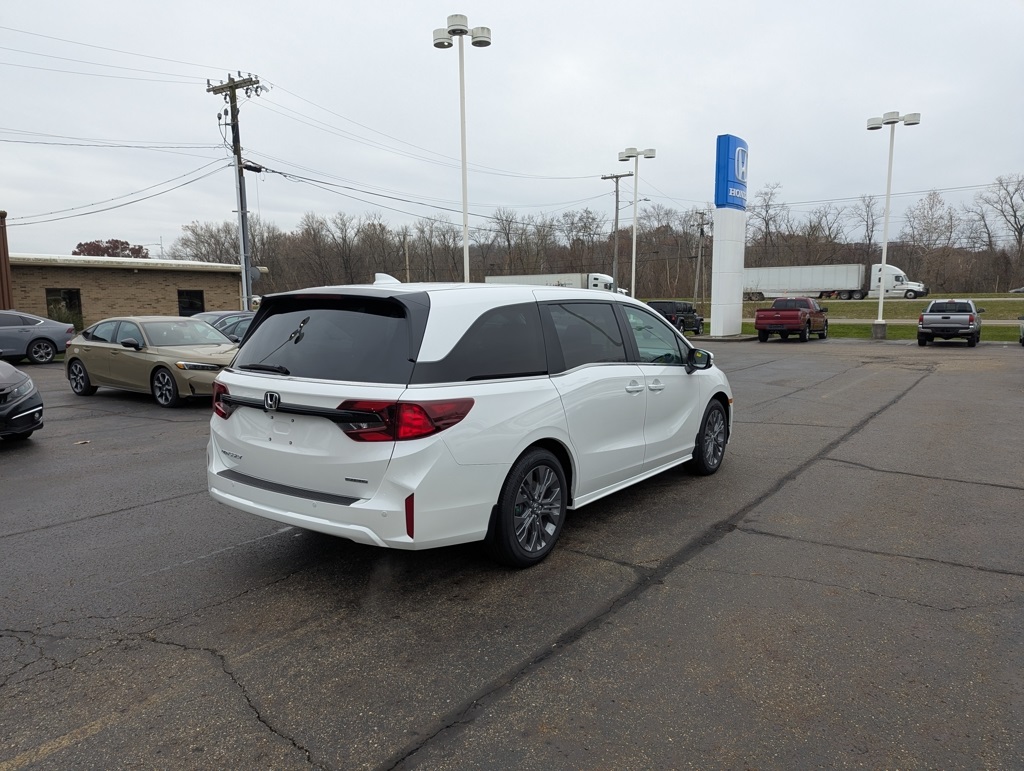 2026 Honda Odyssey Touring photo 2