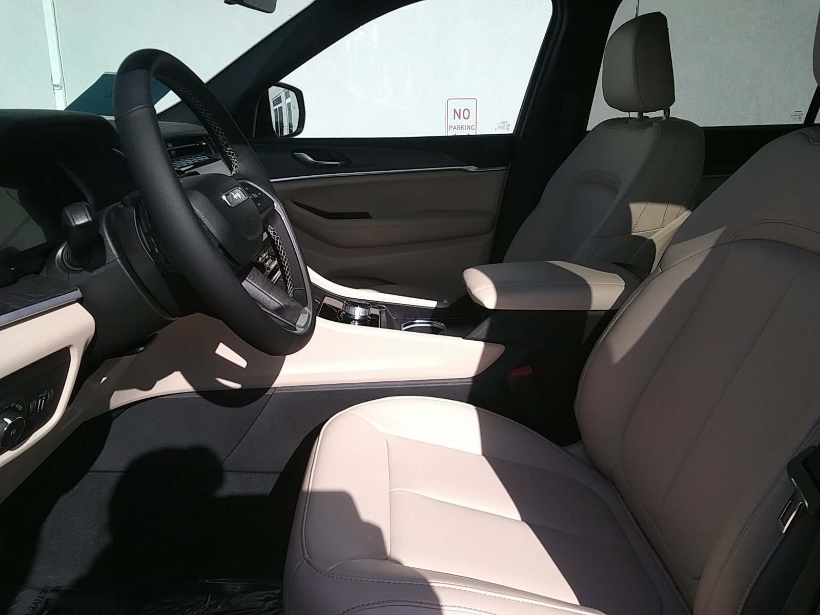 2025 Jeep Grand Cherokee L photo 4