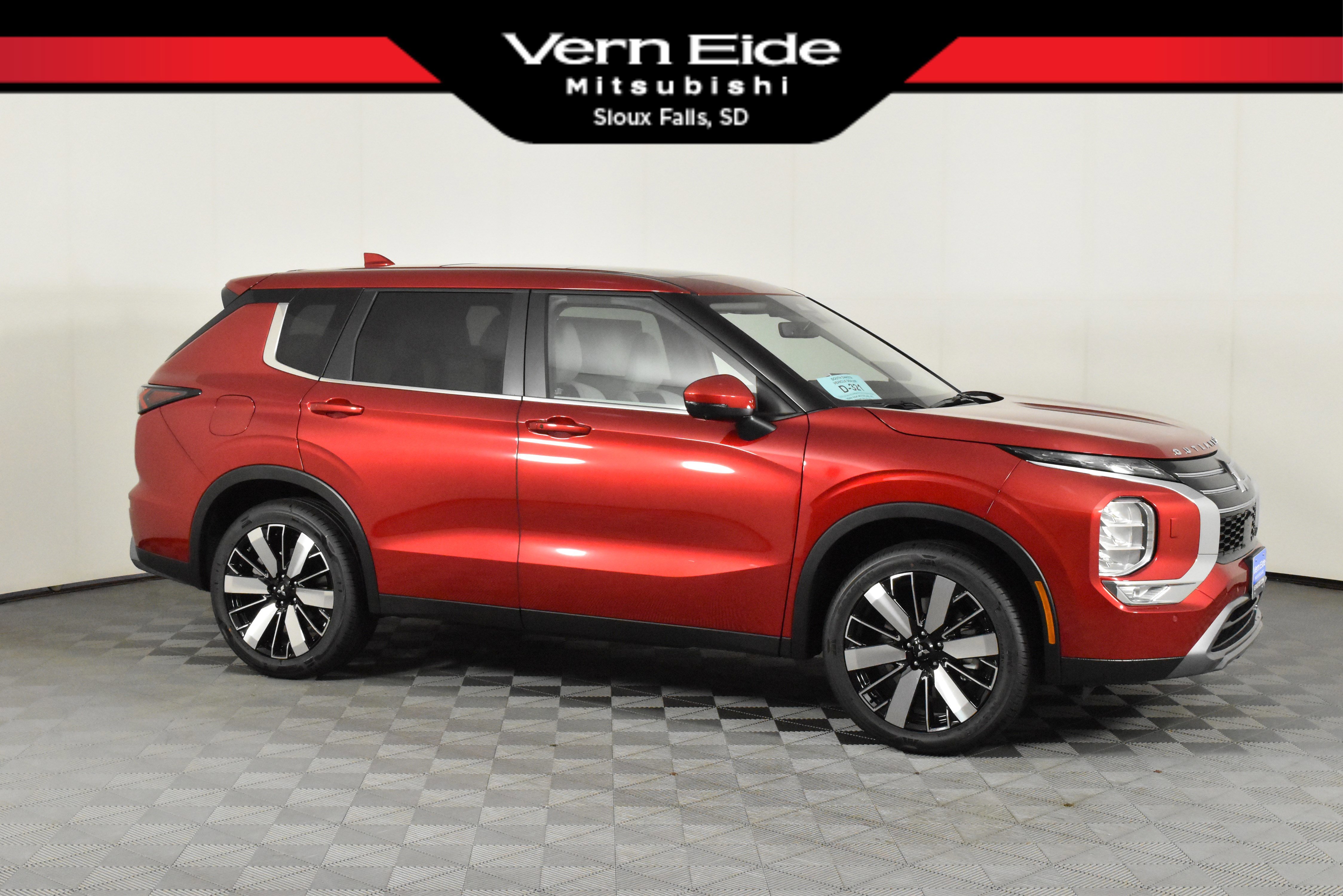 2025 Mitsubishi Outlander SE's photo