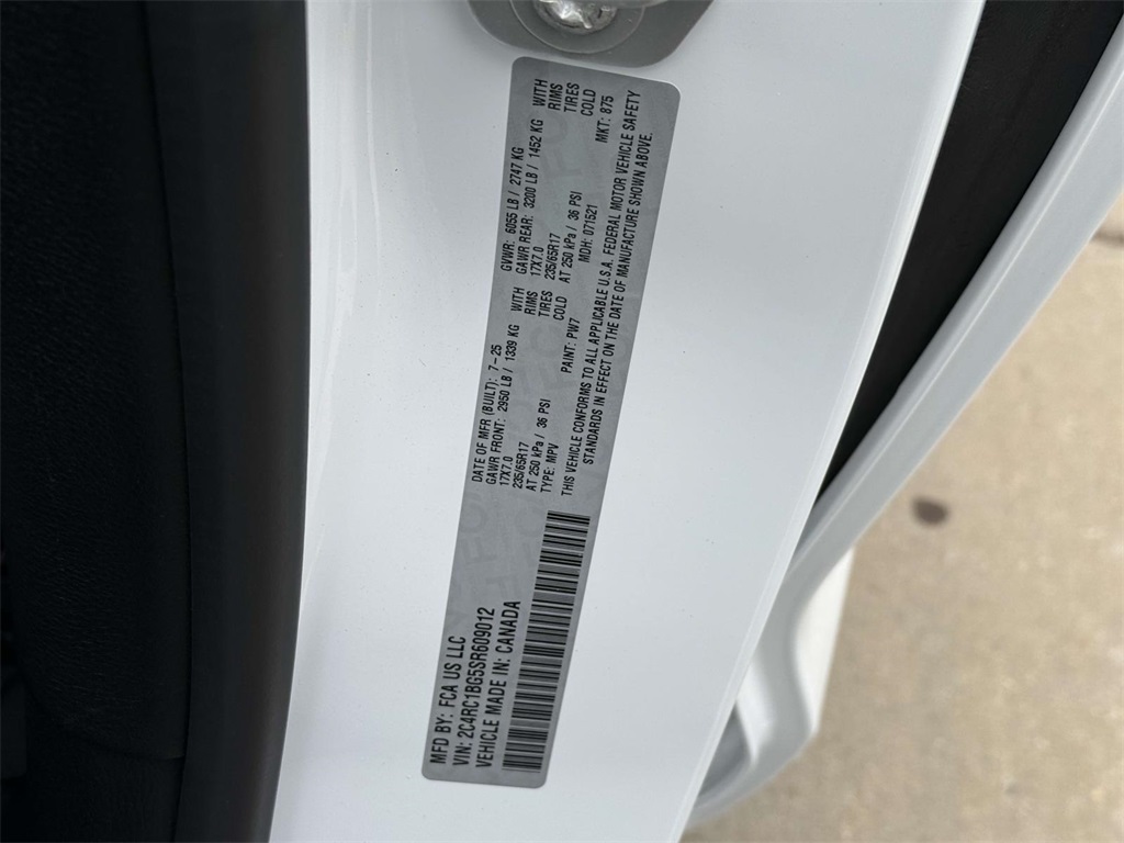 2025 Chrysler Pacifica photo 32
