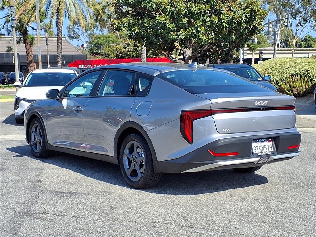 2025 Kia K4 LXS photo 2