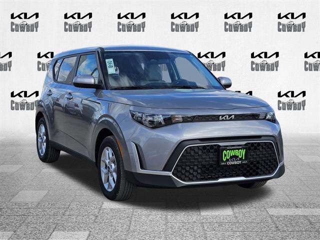 2025 Kia Soul LX's photo
