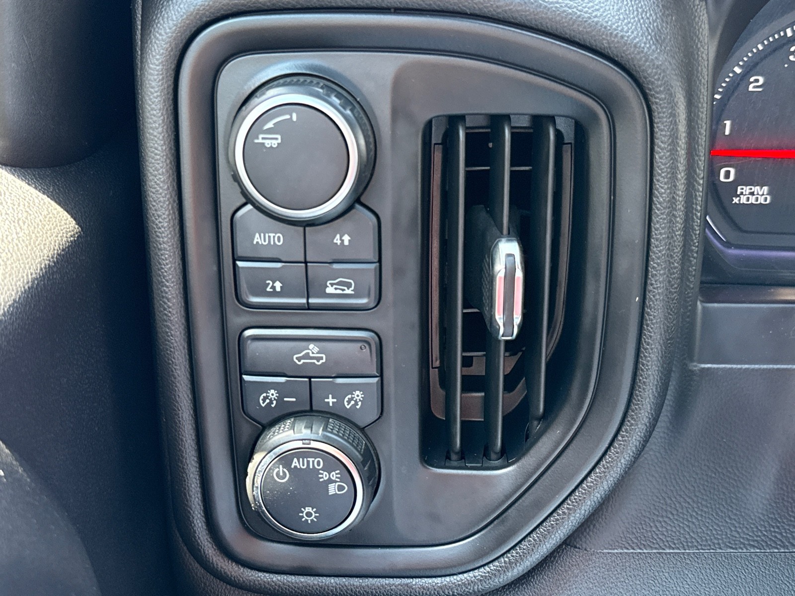 2020 Chevrolet Silverado 1500 Custom photo 22