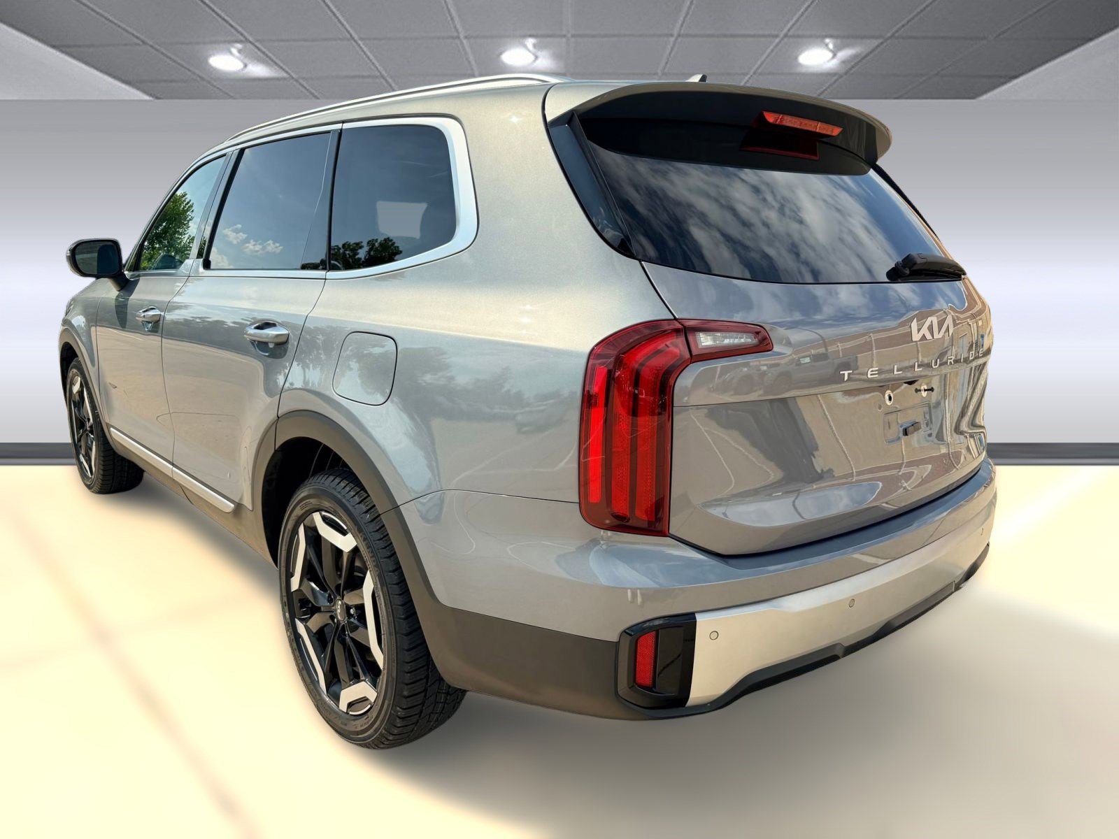 2024 Kia Telluride S photo 3