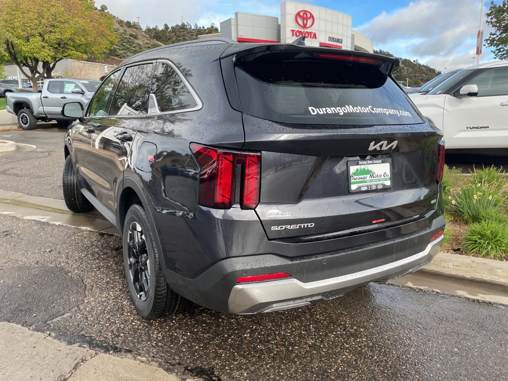 2025 Kia Sorento S photo 9