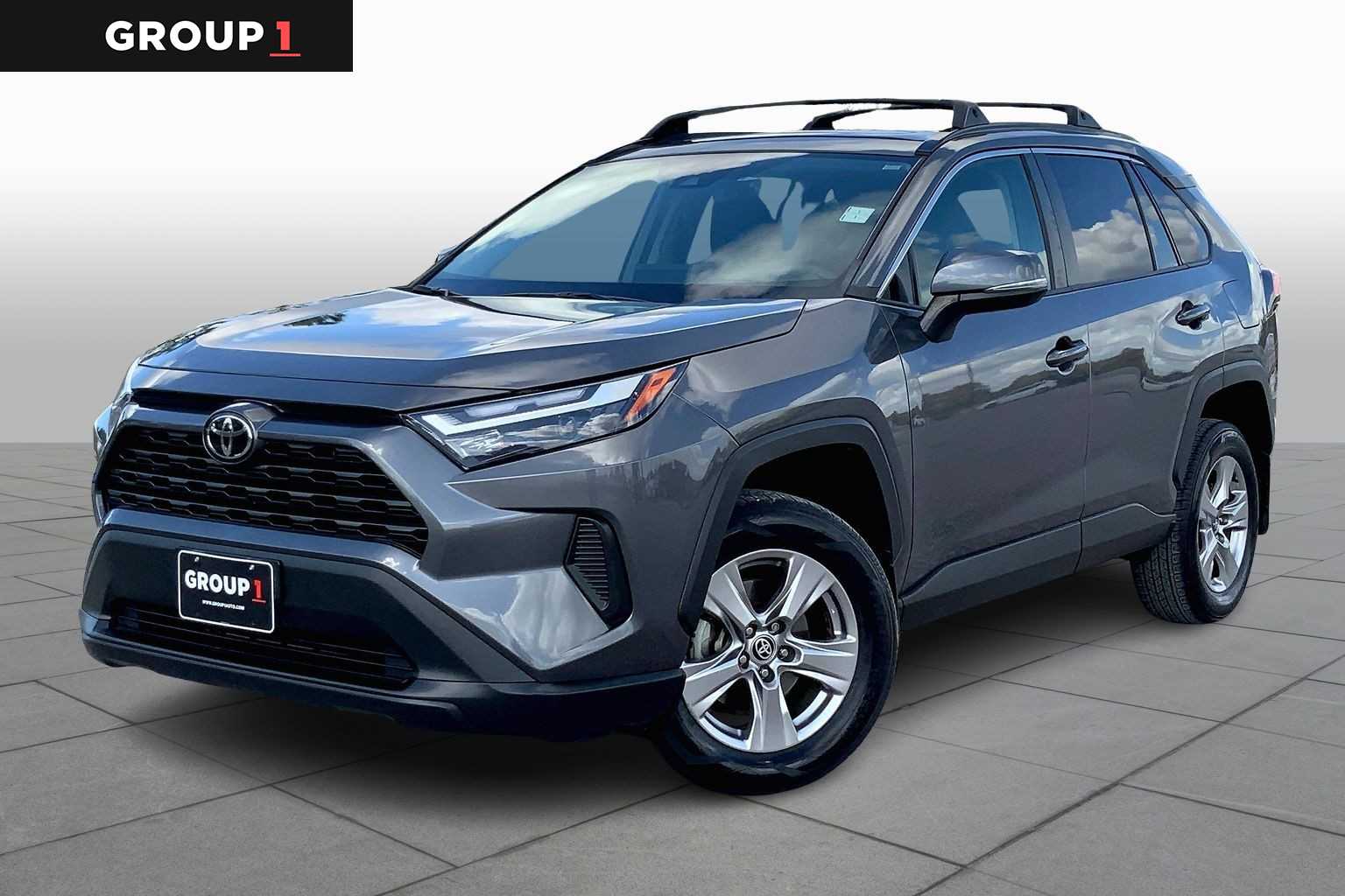 2022 Toyota RAV4 XLE's photo