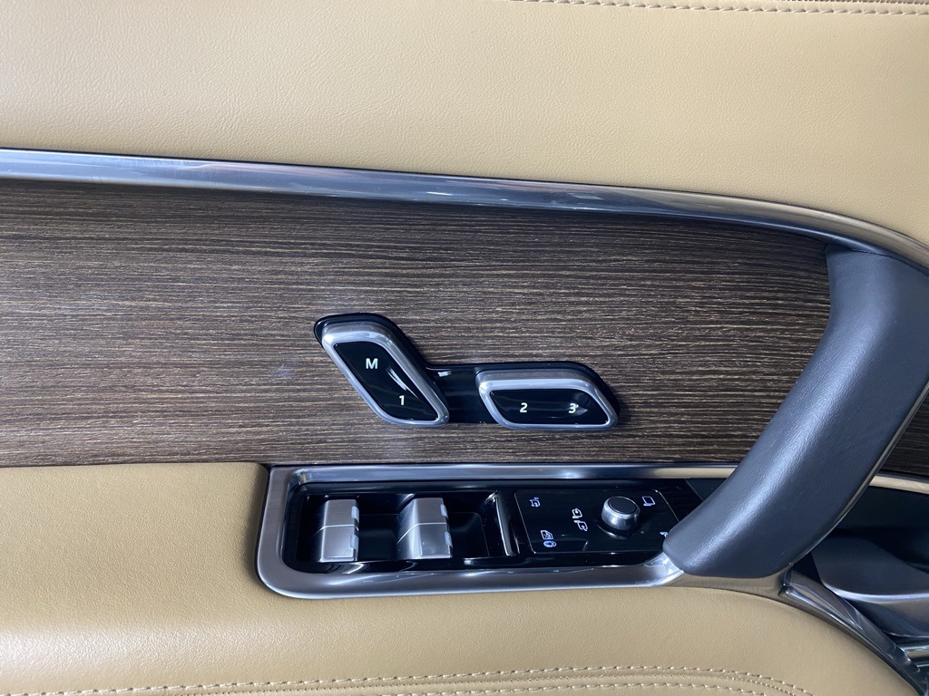 2024 Land Rover Range Rover SE photo 19