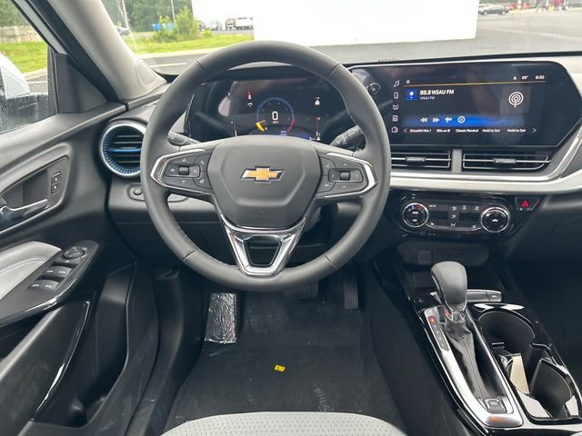 2025 Chevrolet Trax LT photo 12