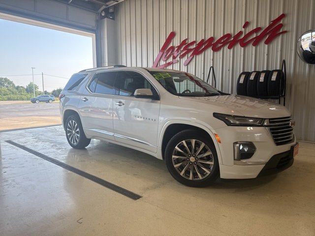 Used 2022 Chevrolet Traverse Premier with VIN 1GNEVKKW6NJ189301 for sale in Kansas City
