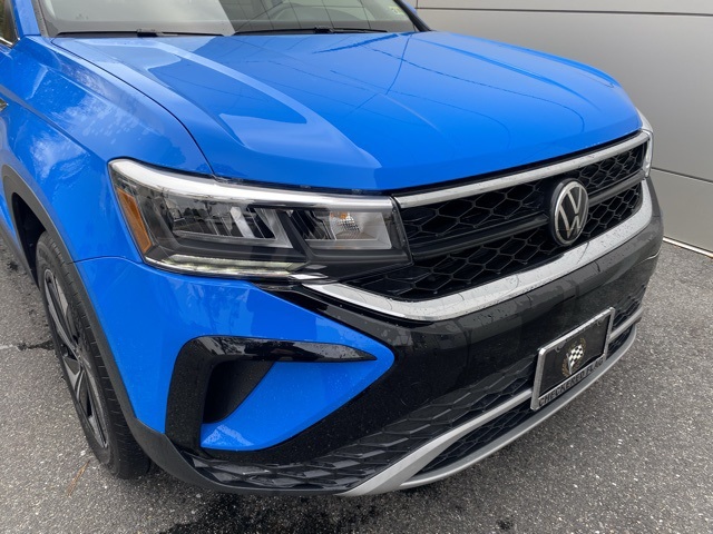 2024 Volkswagen Taos SE photo 2