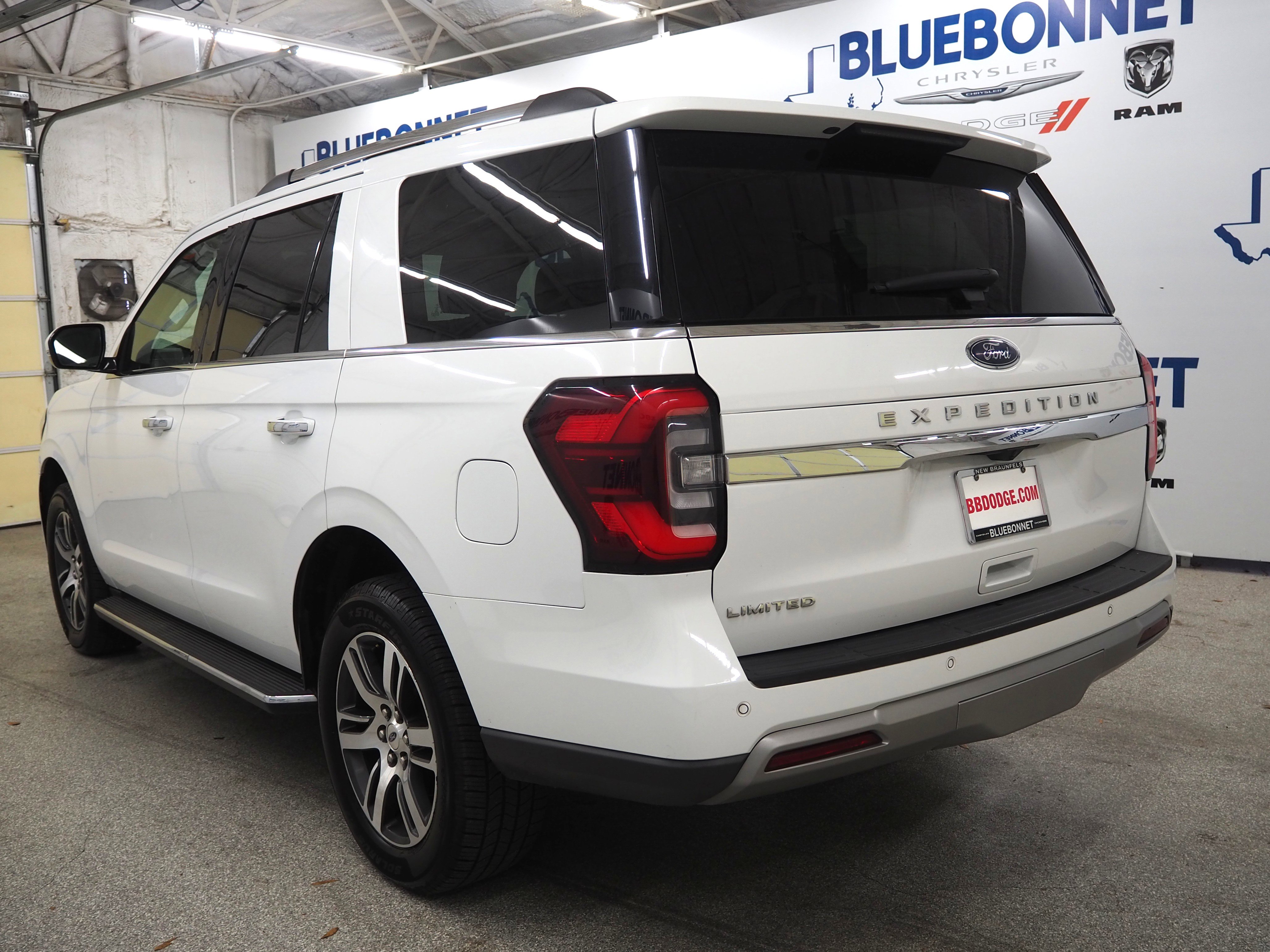 2023 Ford Expedition Limited photo 3